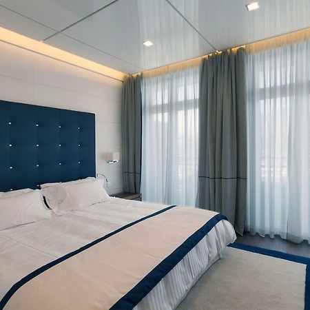 Отель Yacht Club Marina Di Лоано Экстерьер фото