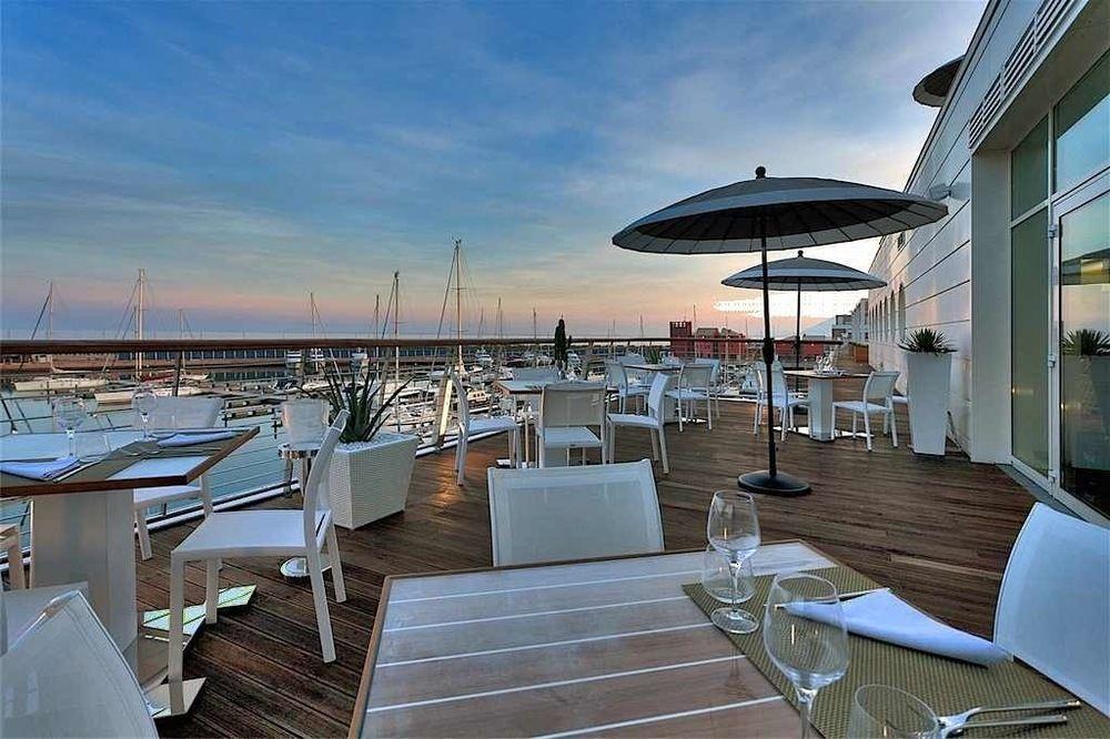 Отель Yacht Club Marina Di Лоано Экстерьер фото
