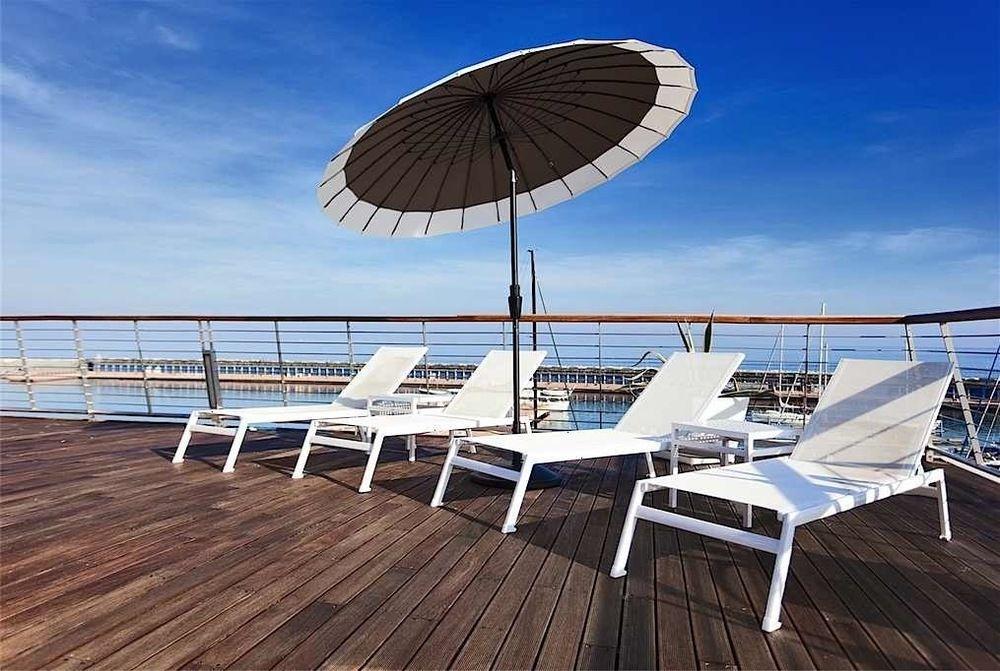 Отель Yacht Club Marina Di Лоано Экстерьер фото