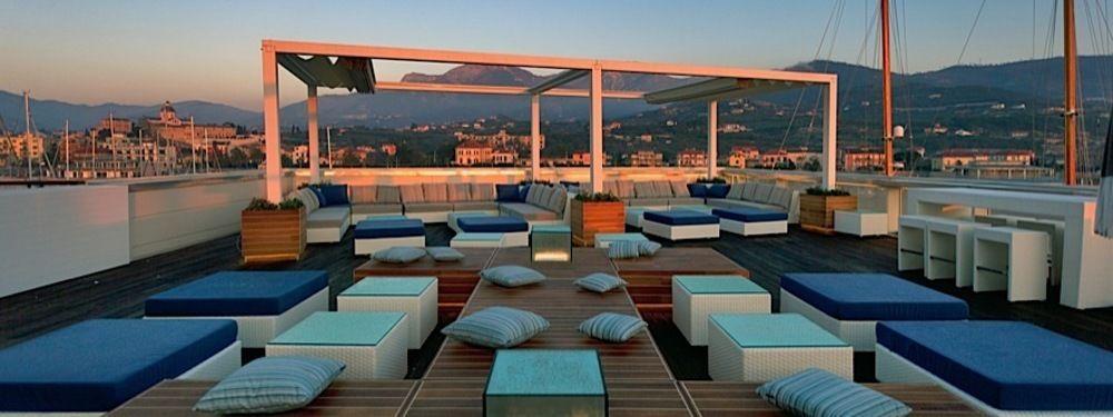 Отель Yacht Club Marina Di Лоано Экстерьер фото