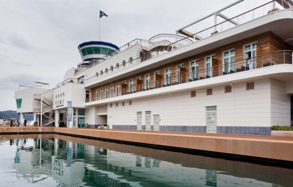 Отель Yacht Club Marina Di Лоано Экстерьер фото