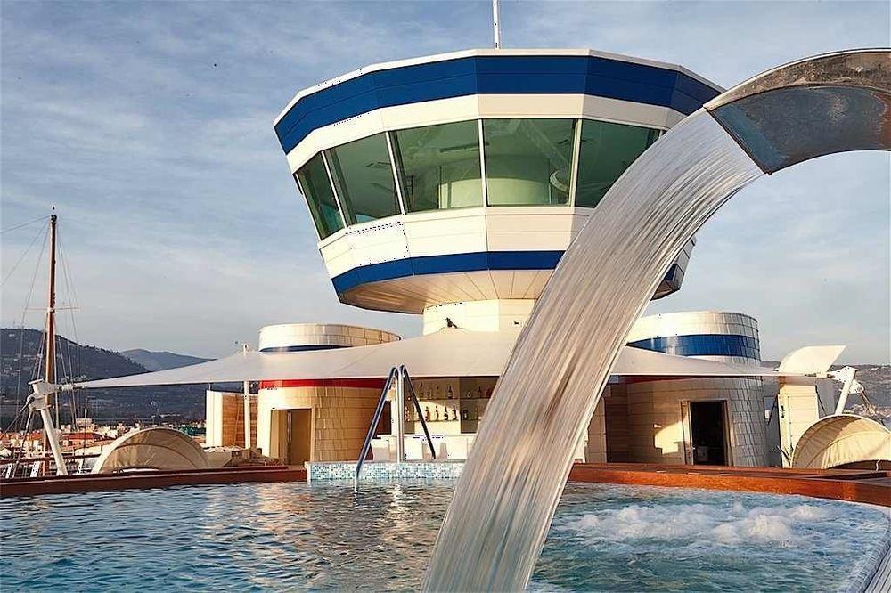 Отель Yacht Club Marina Di Лоано Экстерьер фото