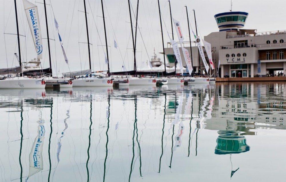 Отель Yacht Club Marina Di Лоано Экстерьер фото