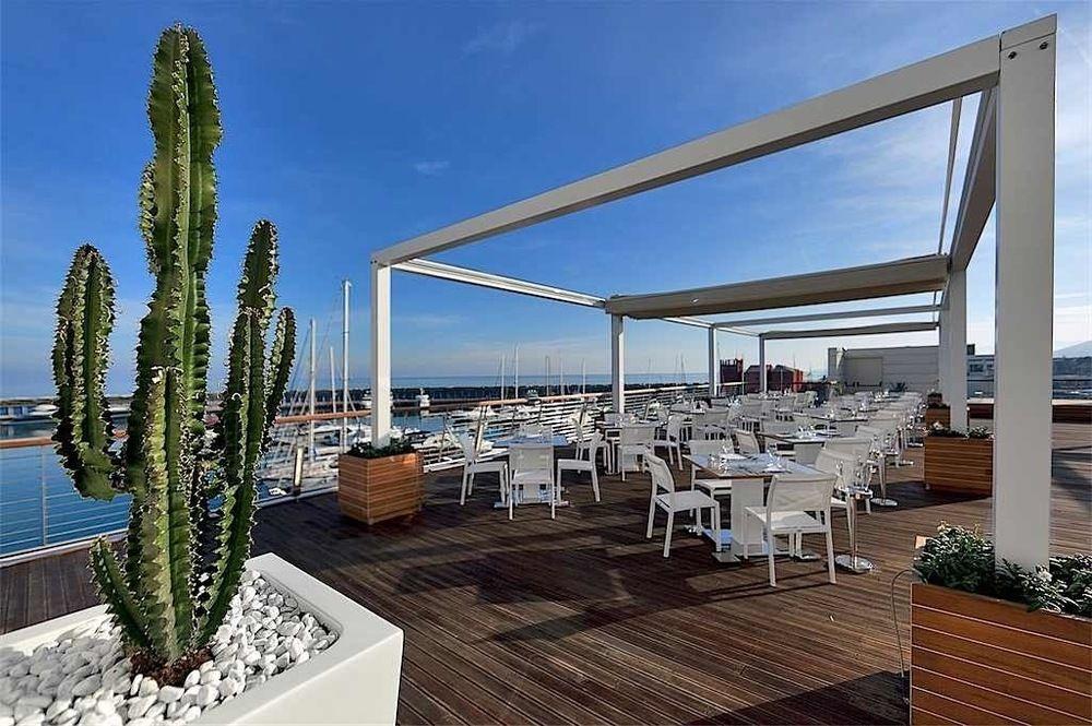 Отель Yacht Club Marina Di Лоано Экстерьер фото