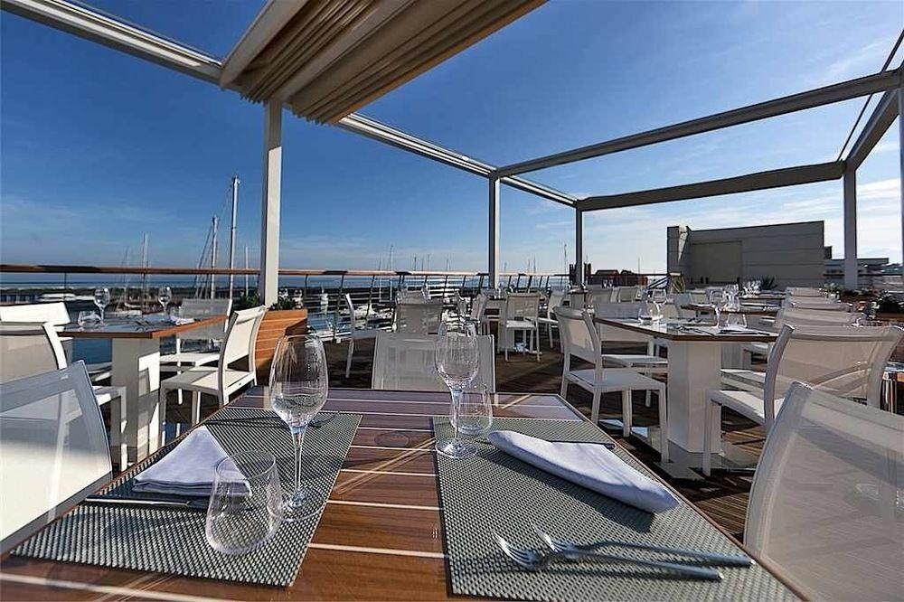 Отель Yacht Club Marina Di Лоано Экстерьер фото