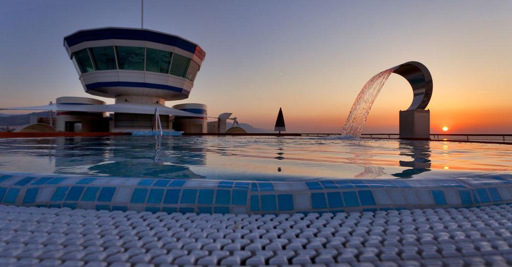 Отель Yacht Club Marina Di Лоано Экстерьер фото