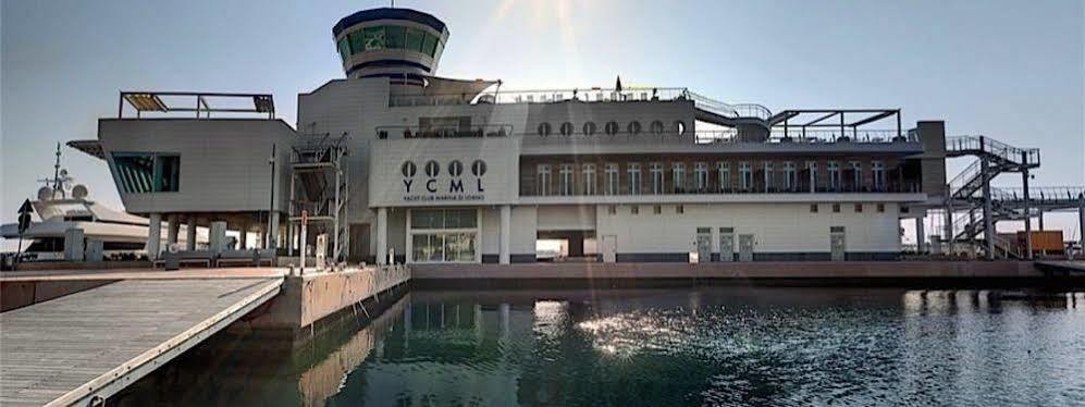 Отель Yacht Club Marina Di Лоано Экстерьер фото
