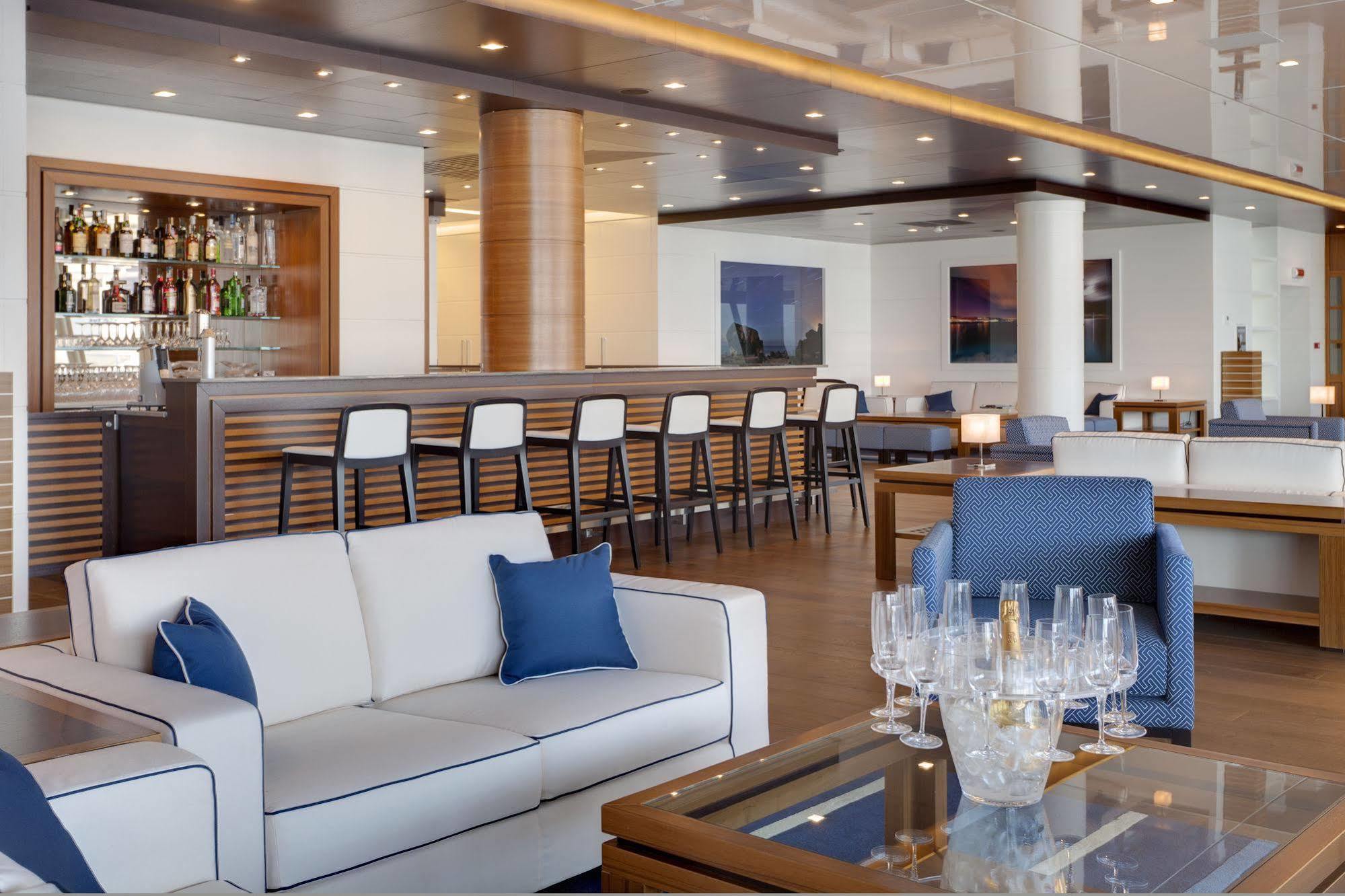 Отель Yacht Club Marina Di Лоано Экстерьер фото
