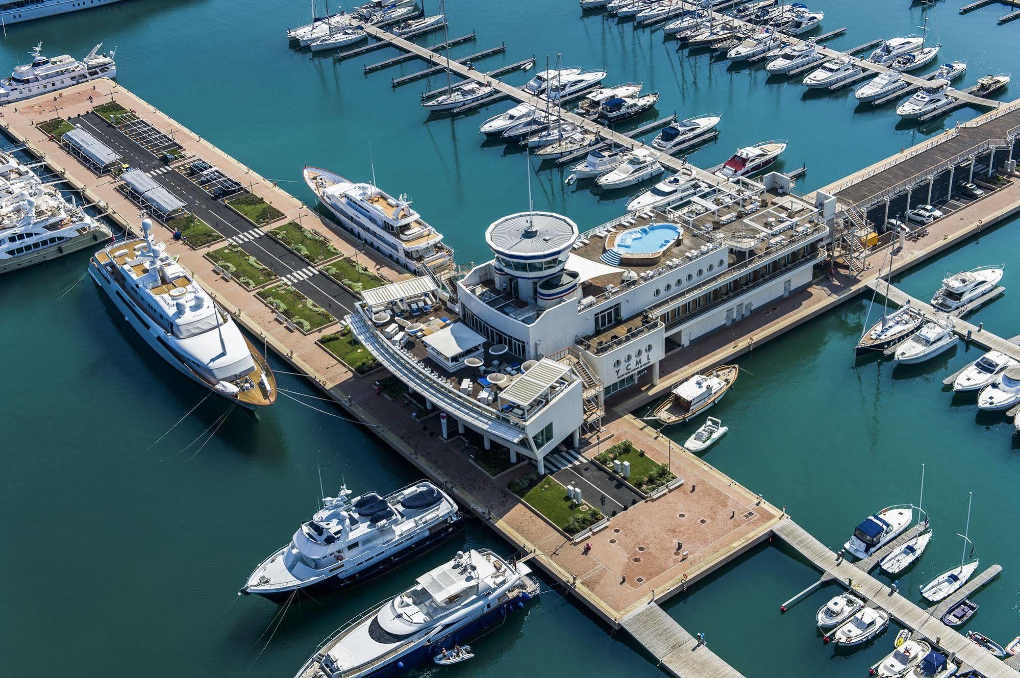 Отель Yacht Club Marina Di Лоано Экстерьер фото