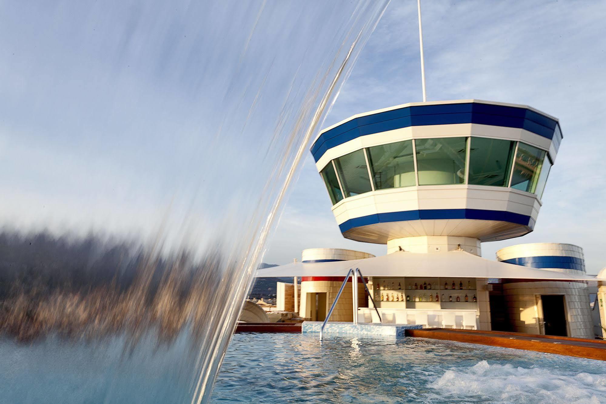 Отель Yacht Club Marina Di Лоано Экстерьер фото